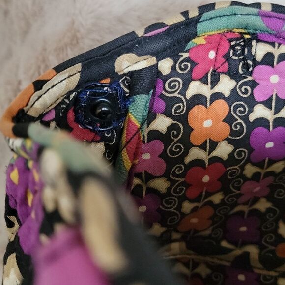 ** HOST PICK** VERA BRADLEY SUZANI HOLIDAY BLACK FLORAL TOTE BAG (RETIRED) - Picture 11 of 12